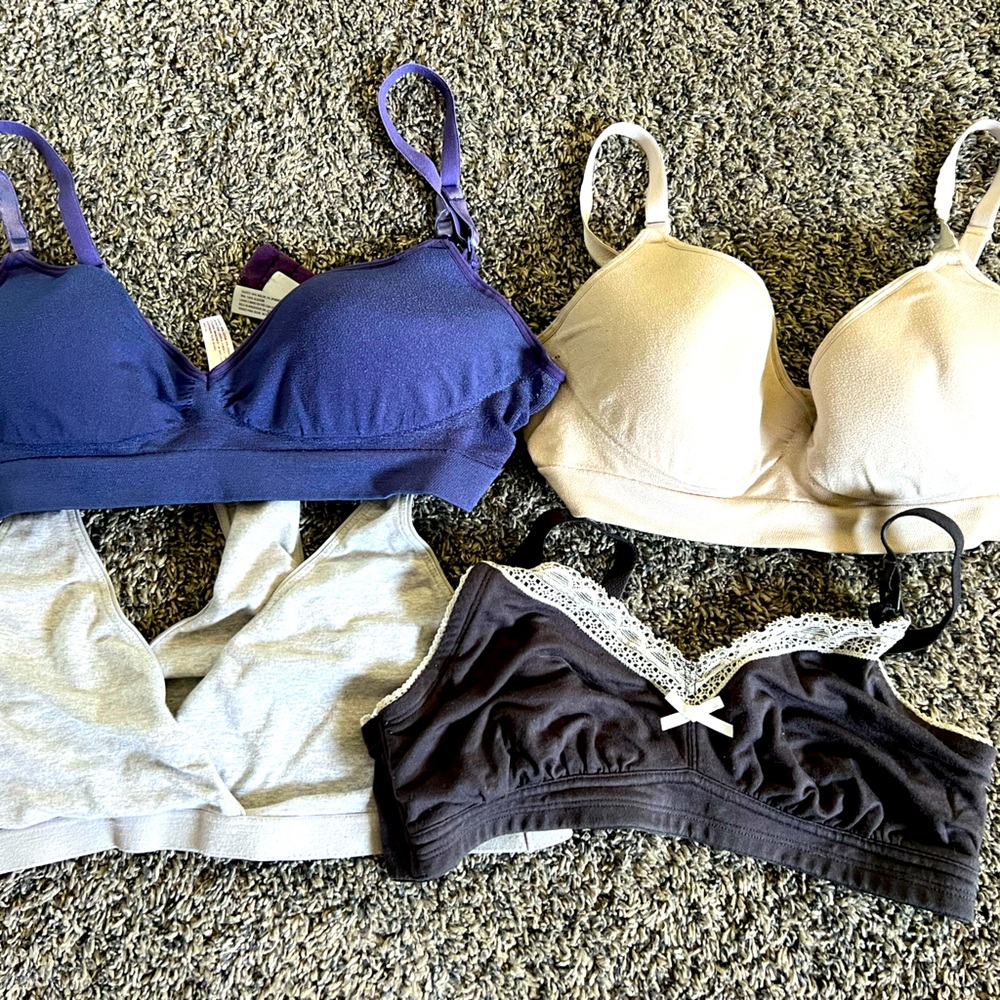 Set of 4 nursing / maternity bras